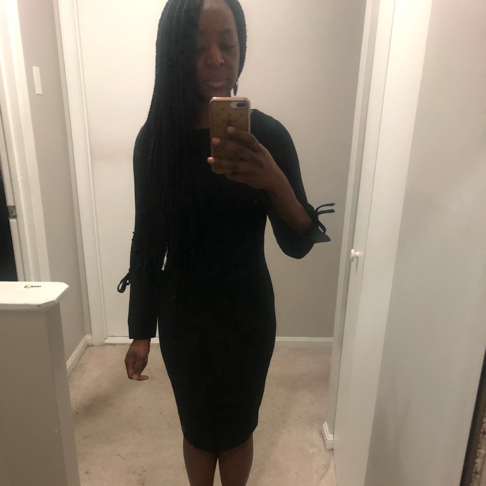 Black | Calvin Klein | Bell Sleeves | Size 6